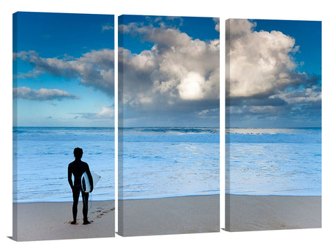 Cool clouds at The Da Hui Backdoor shootout, surf contest at Pipeline, on the north shore of Oahu.
