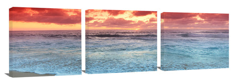 Sunset at Sunset Beach, on thenorth shore of Oahu, Hawaii.