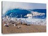 A big tubing wave at Pipeline, on the north shore of Oahu, Hawaii.